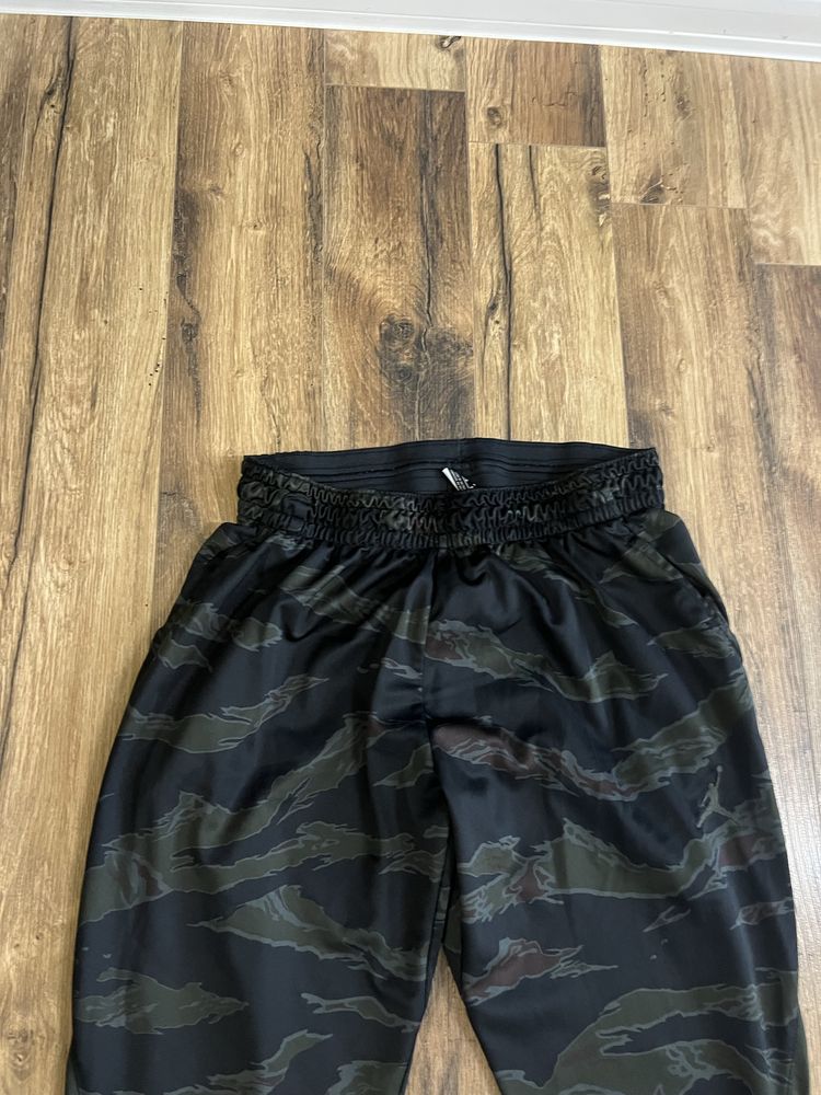 Jordan size XL Camo Skinny