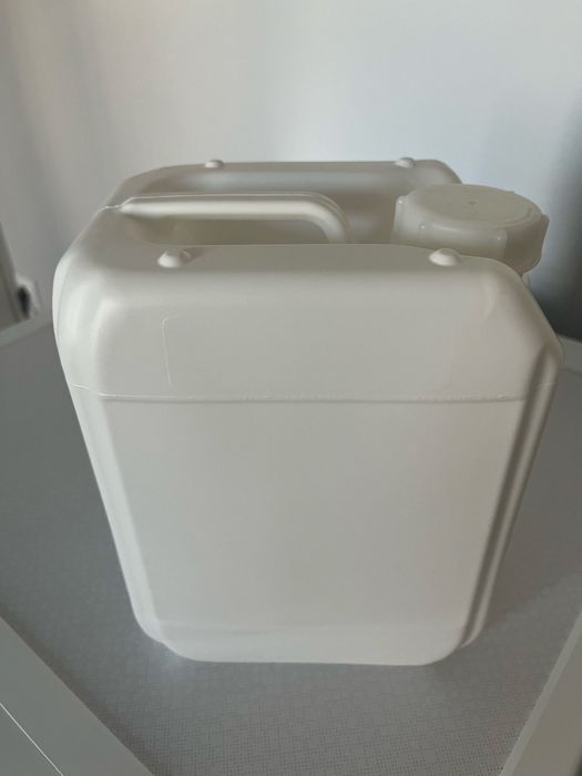 Продам пластиковую канистру