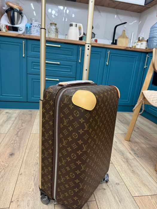 Чемодан Horizon 55 cm LV Louis Vuitton