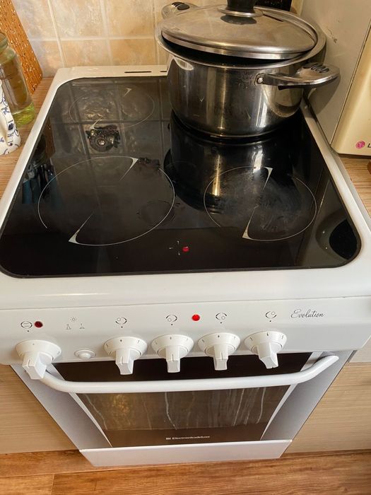 Продам электрическую плиту