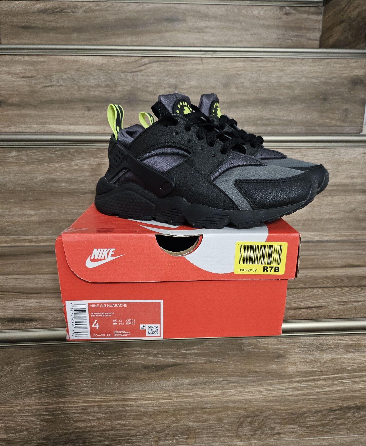 Nike Air Huarache, black, 36.