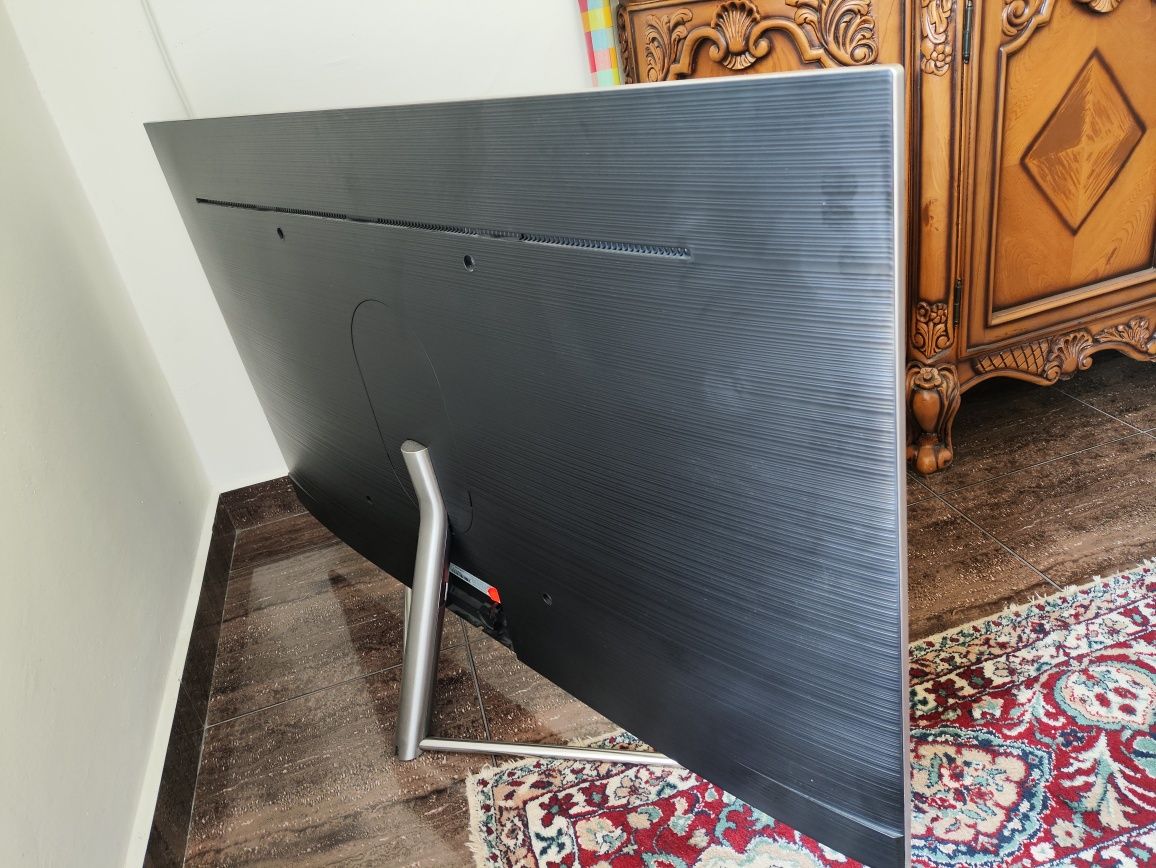 55" QLED Телевизор Samsung QE55Q7F