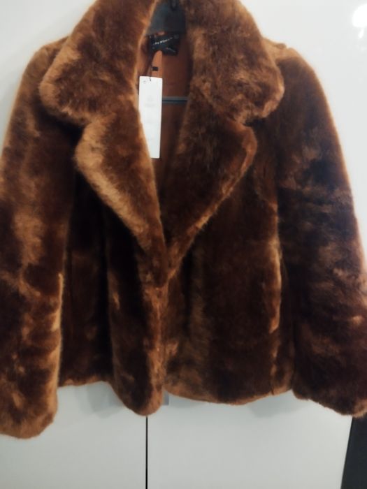 Зара пухено палто