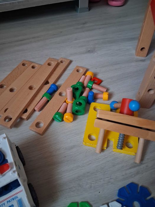 Lot jucarii din lemn de construit/ piese constructii