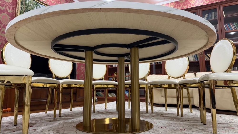 Продается стол со стульями