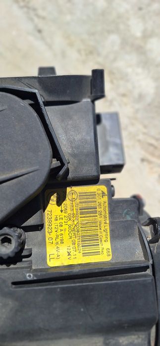 BMW 328I 2011 ляв фар