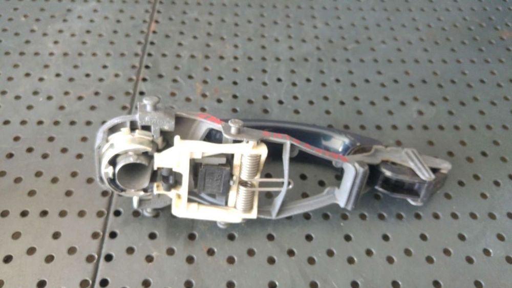 Maner usa dreapta fata vw golf 5 plus 5m1 521 1k0837885a