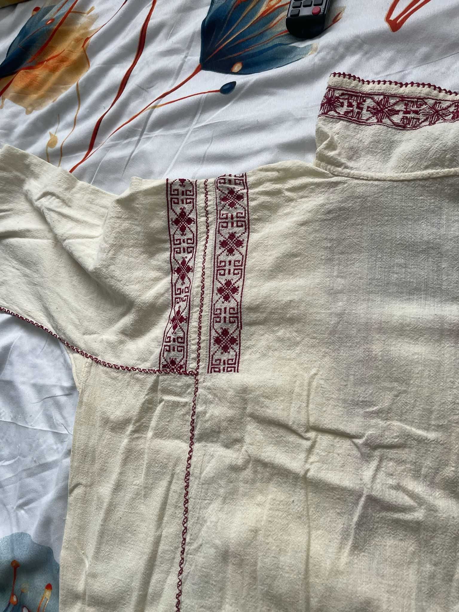 camasa traditionala veche in jur de 100 de ani