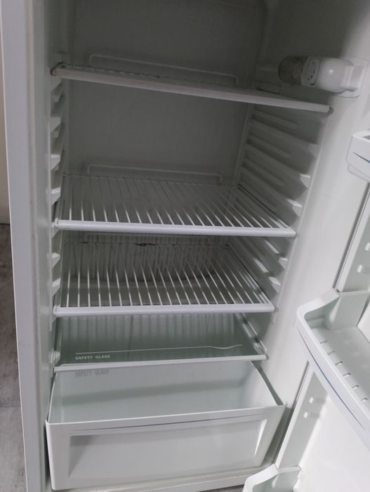 Продавам хладилник