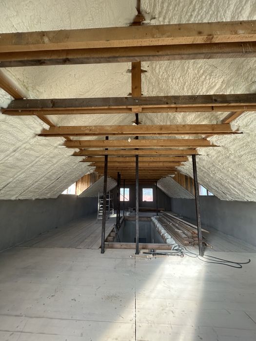 IZOMAX-Izolații cu spumă poliuretanică(mansarde, acoperișuri, tavane)