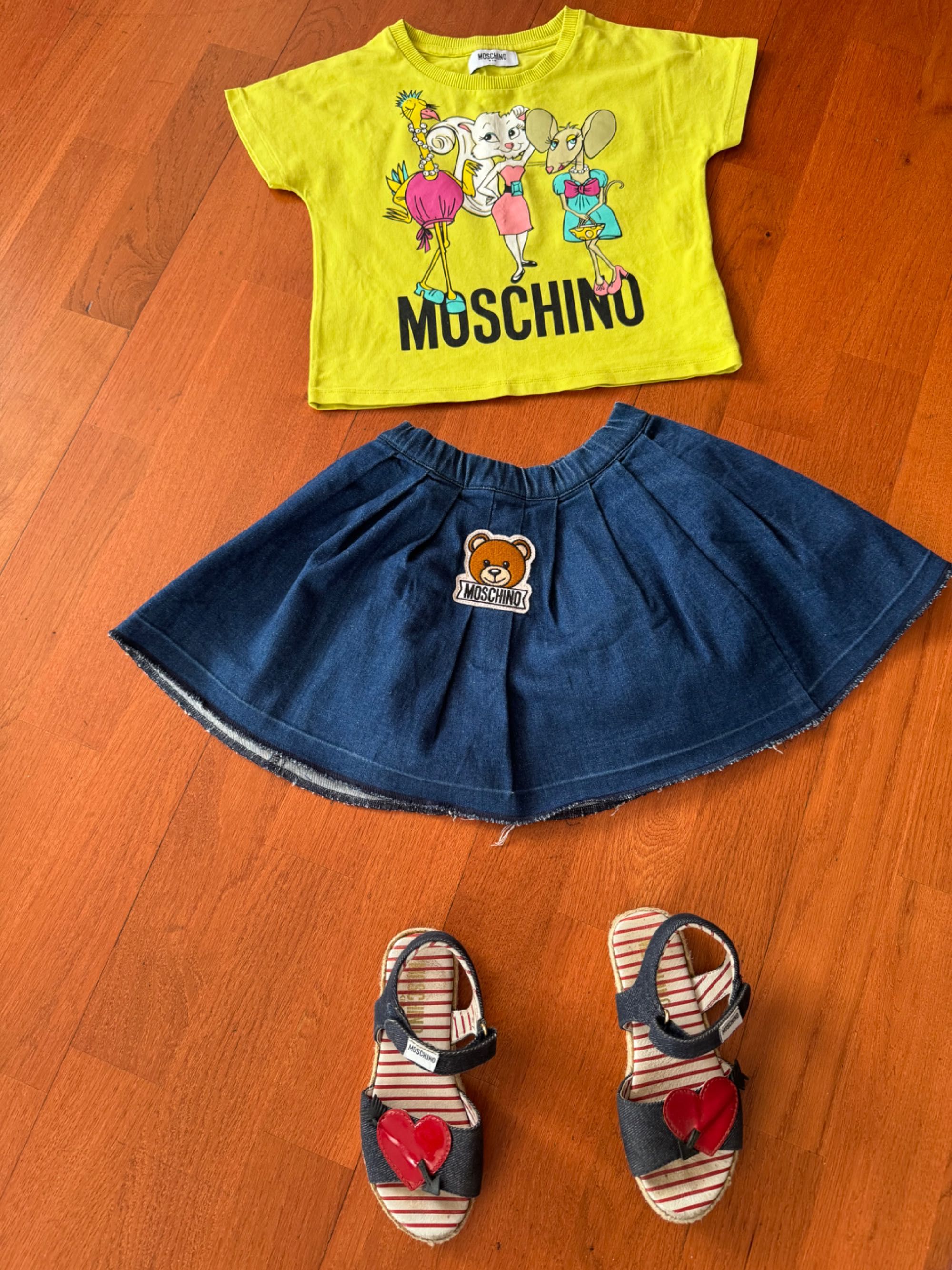 Moschino блузка с къс ръкав