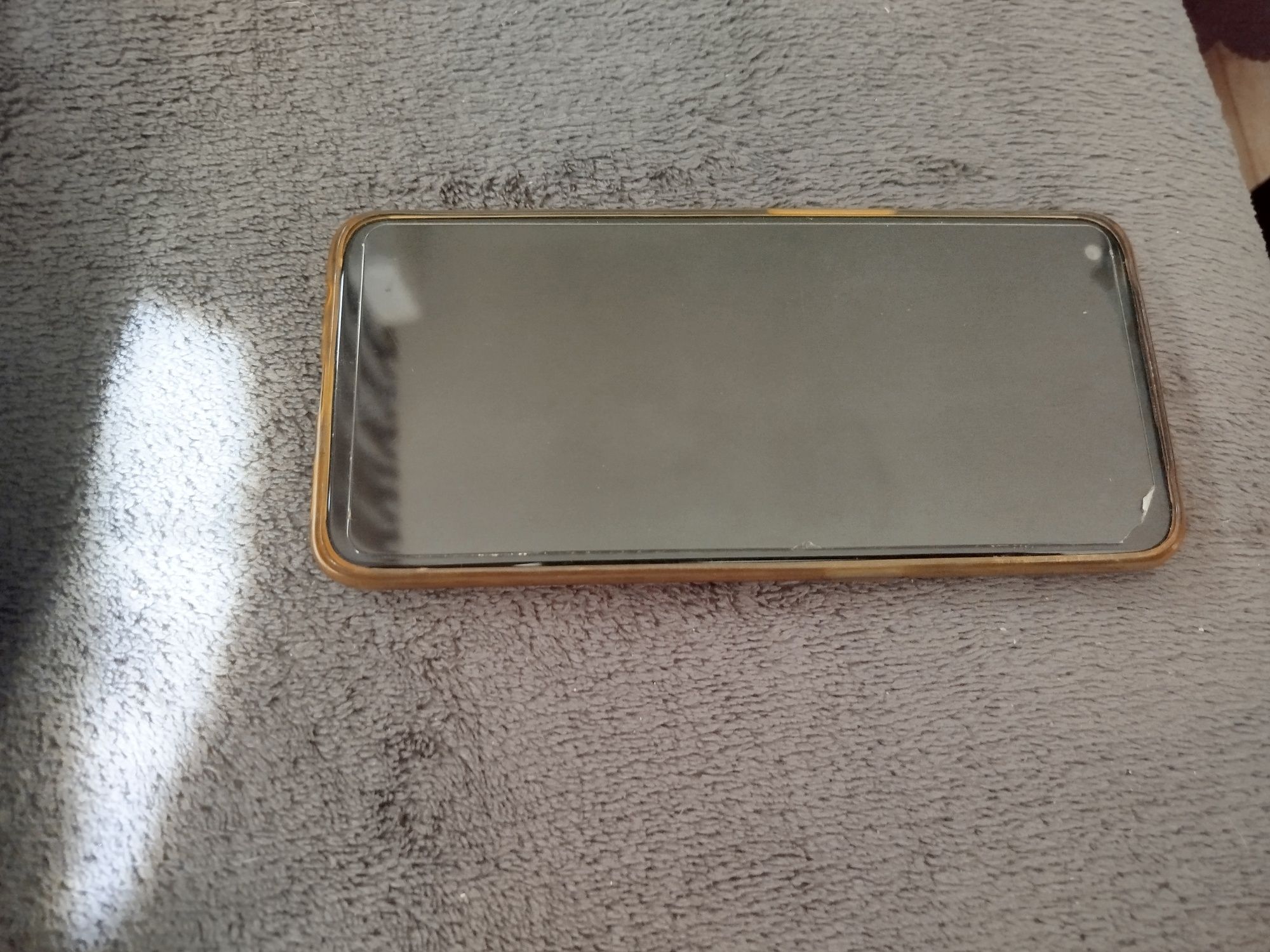 Oppo мобилен телефон