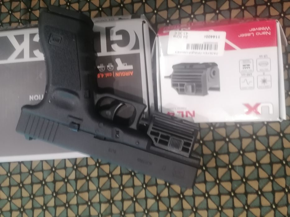 въздушен Glock 17 + лазерен прицел