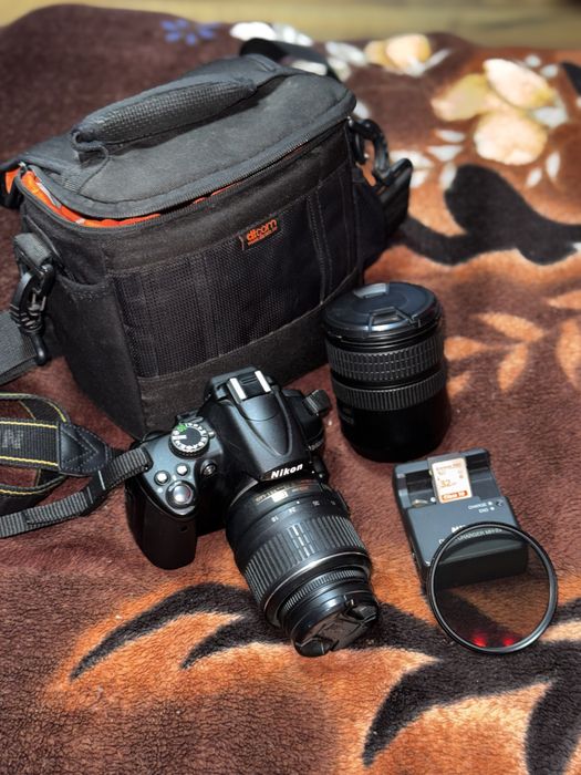 Фотоапарат Nikon D5000 + обективи и аксесуари
