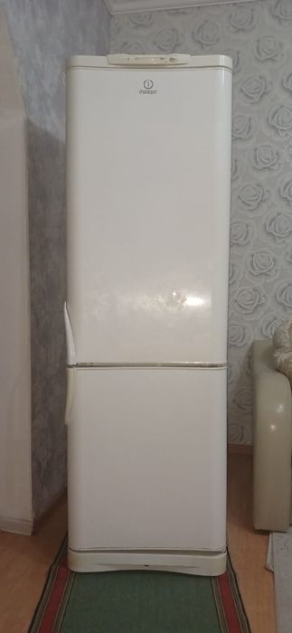 Продаю холодильник в среднем рабочем состояний