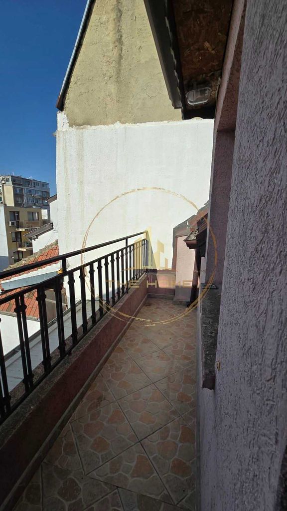 Дава се под наем Едностаен апартамент в Варна, Център - 42 кв.м за 375 € - Снимка #9