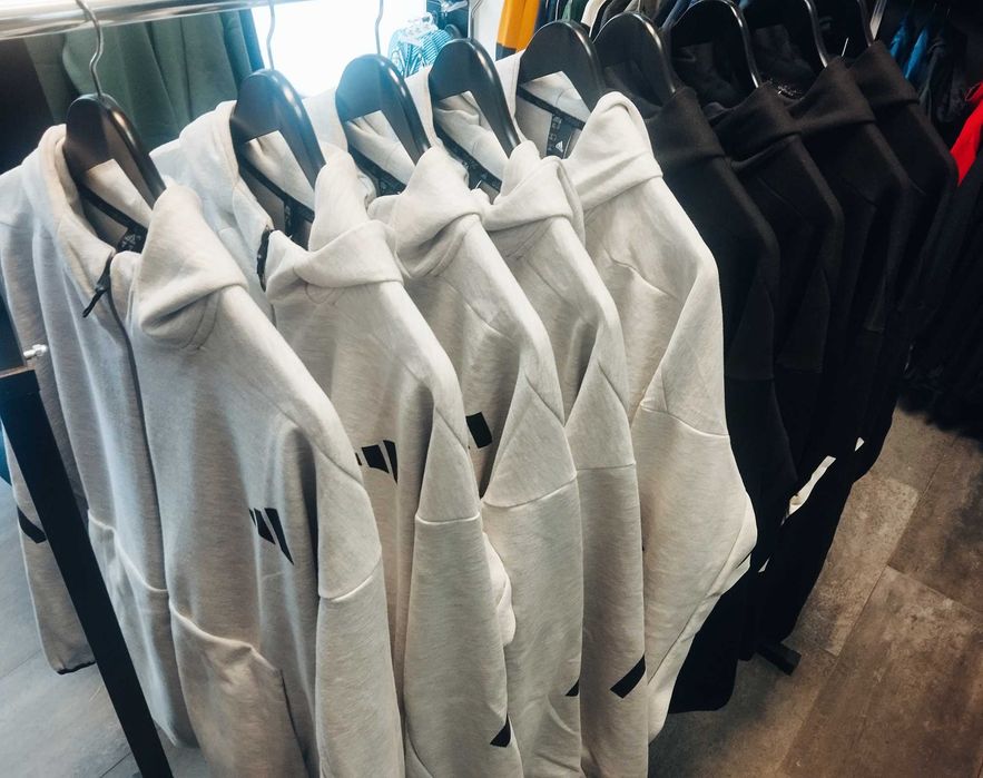 Спортни екипи Adidas