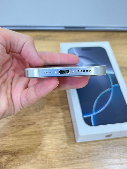 iPhone 16 pro white