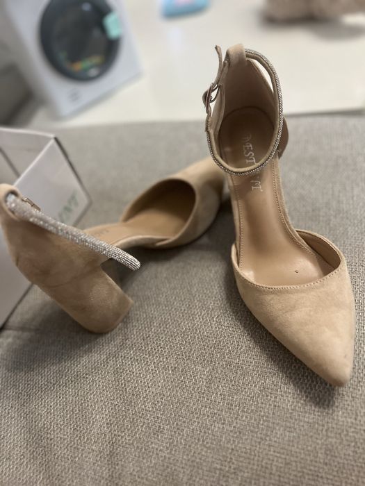 Vand pantofi cu toc, numarul 37