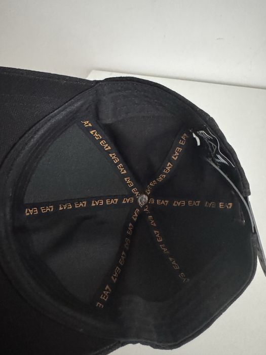 Шапки Armani и Boss