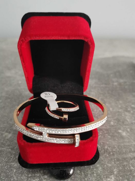 Комплект гривна и пръстен във формата на пирон