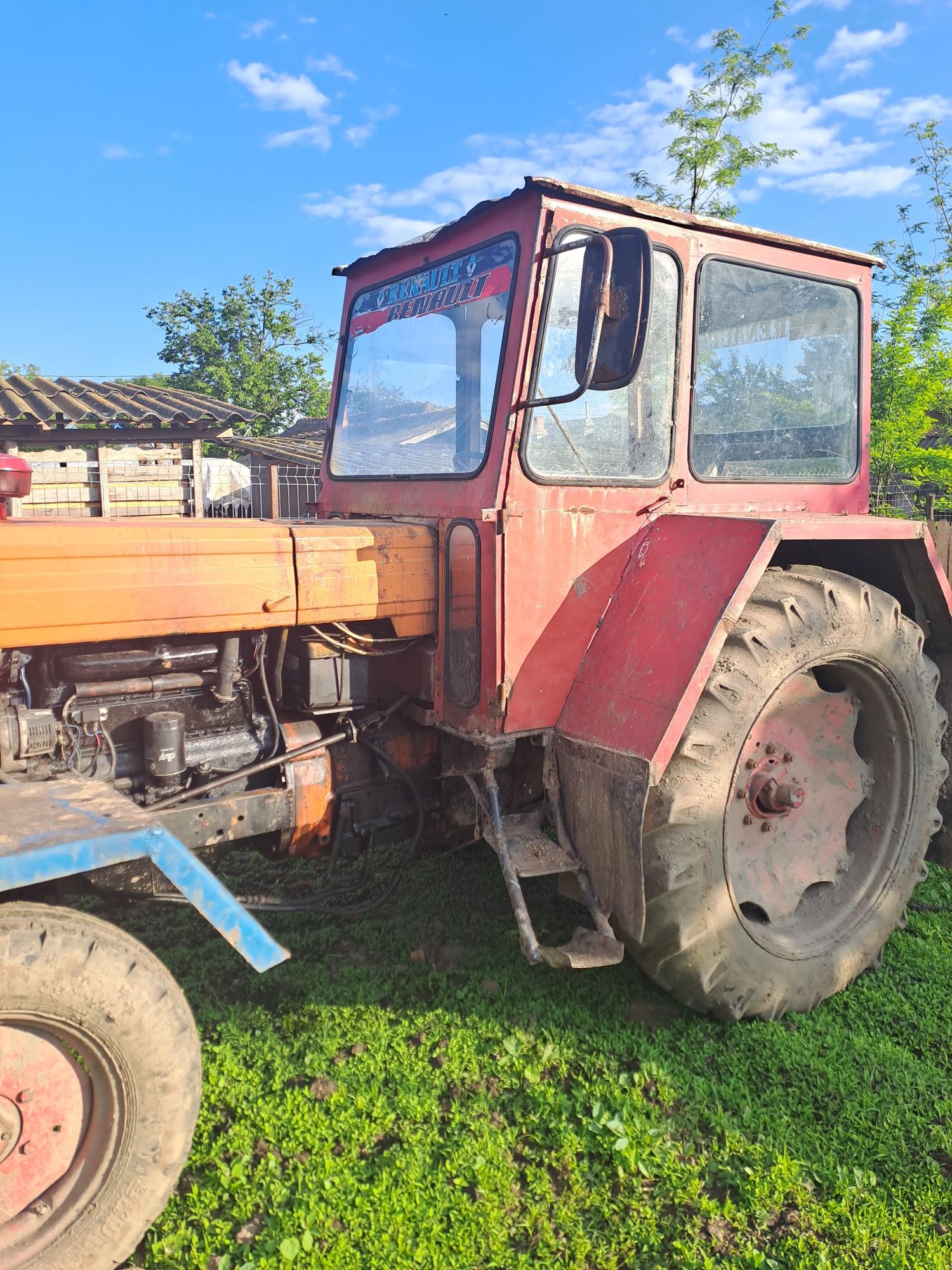 Vând tractor universal U650