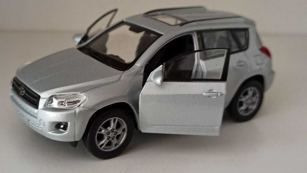 Macheta Toyota RAV4 MK3 2005 silver - Welly 1/36