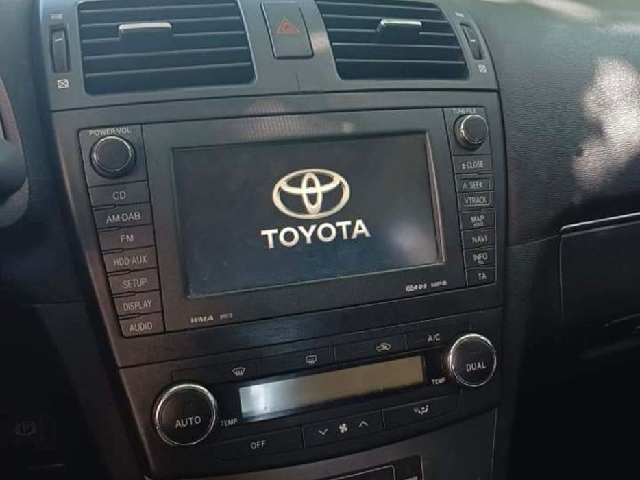 2 броя заводски навигации за Toyota