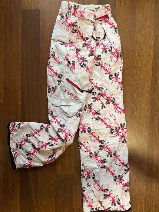 Дамски панталон за ски или сноуборд.