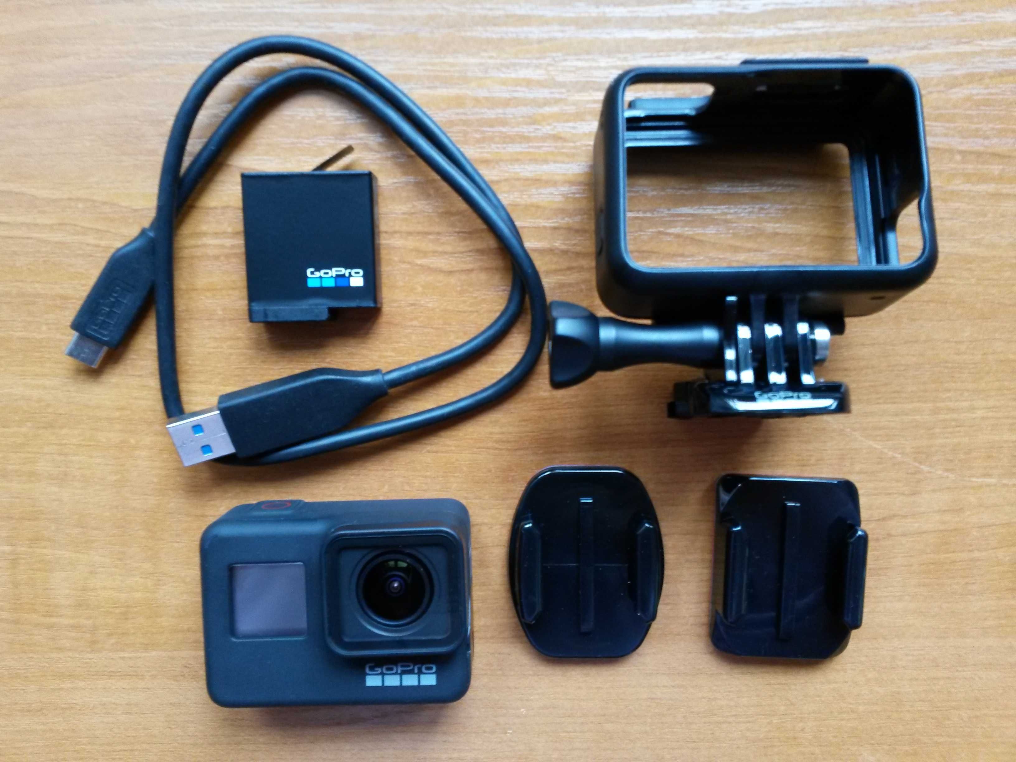 Екшън камера GoPro HERO7 Black с аксесоари