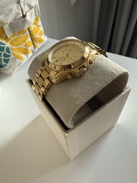 Часы MK Bradshaw