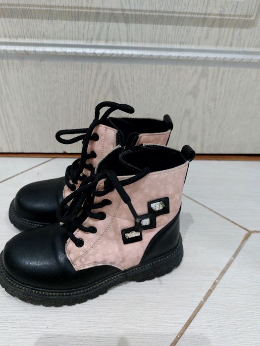 Детская обувь(ботинки, резиновые сапоги, кеды))