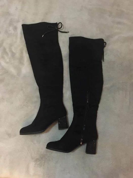 Cizme inalte, peste genunchi