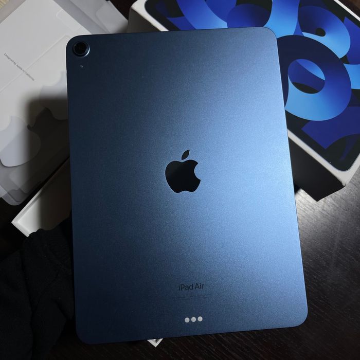 iPad Air 5 (Blue)