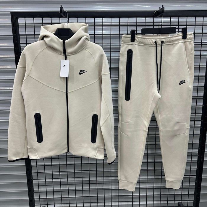 Нова колекция мъжки екипи Nike Tech Fleece