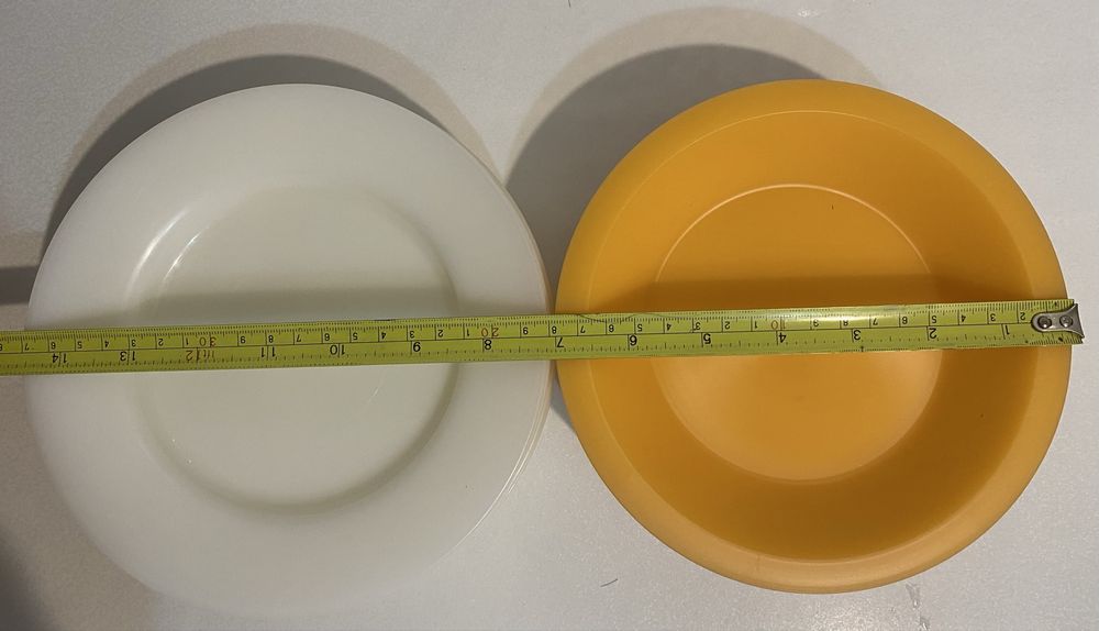 Продам 19 новых пластиковых (пластмассовых) тарелок многоразовых