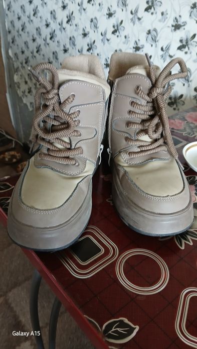 Продам зимние ботинки для девочки