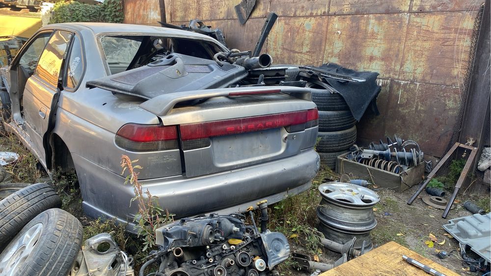 Задный часть субару легасси б3 плавон крышка богажник и по мелочи тож