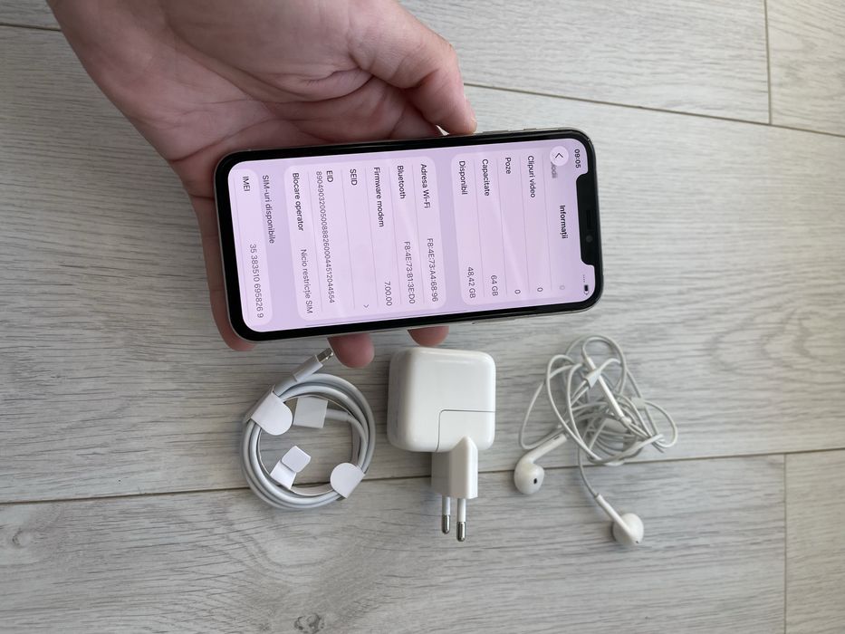 Iphone 11 pro • silver •