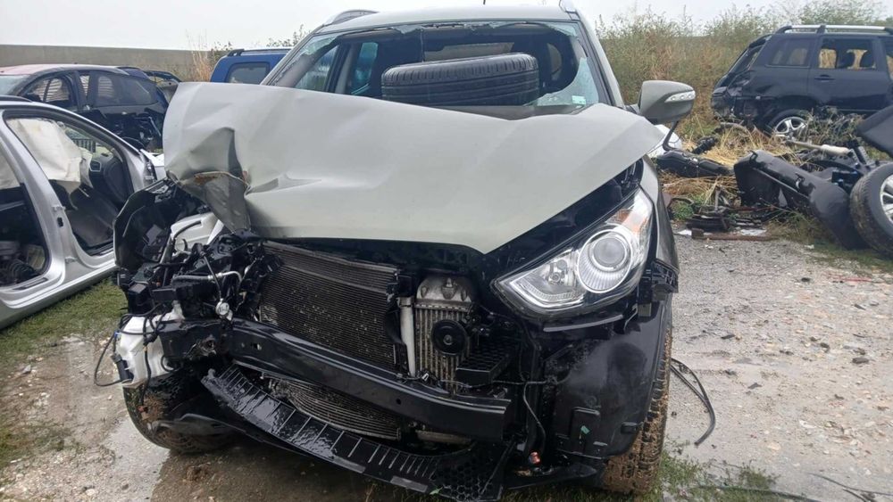 Хюндай ix35  2.0 crdi , автоматик . На части