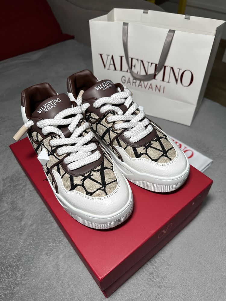 Vând Valentino One Stud XL