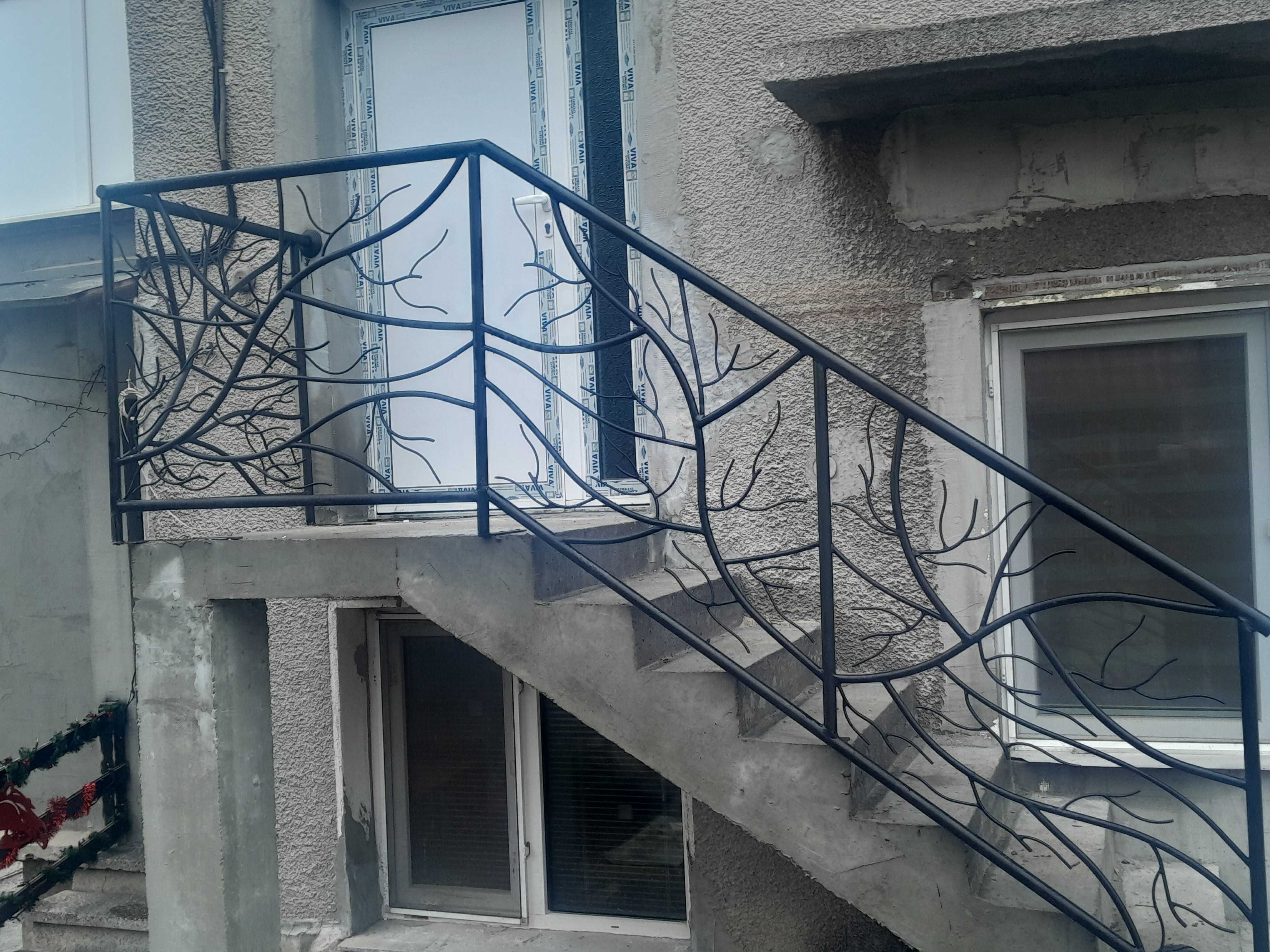 Парапети за стълбища и тераси,врати,портали,огради,  от ковано желязо