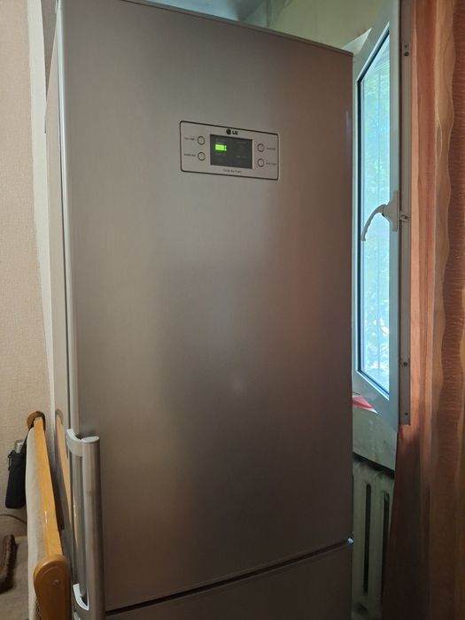 Холодильник  LG.