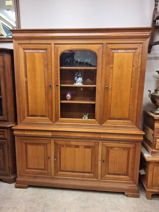 Луксозен трапезен бюфет череша масив