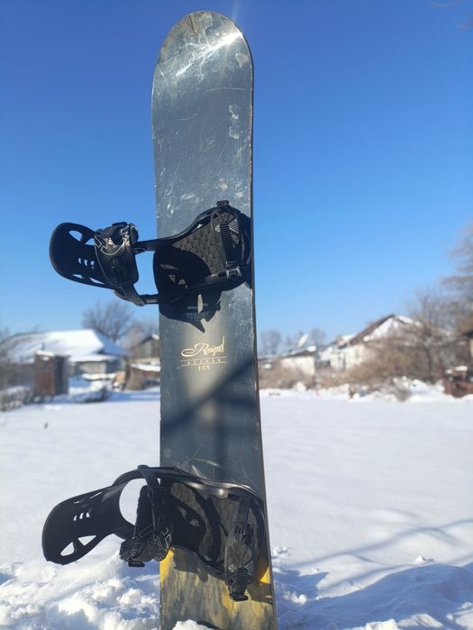 Сноуборд в хорошем состоянии с креплениями