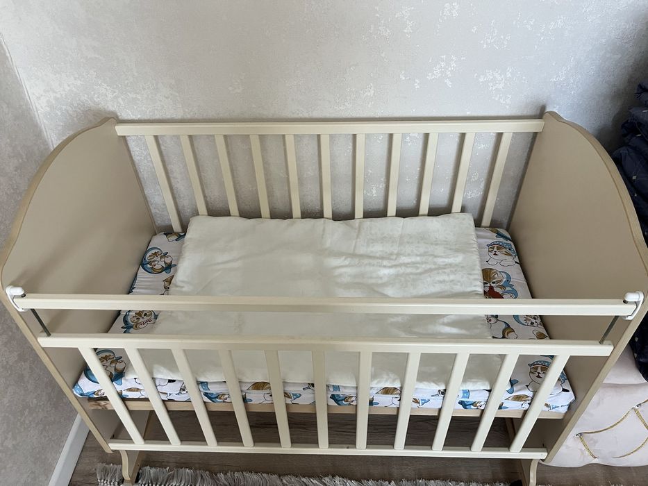 Продаю манеж новый