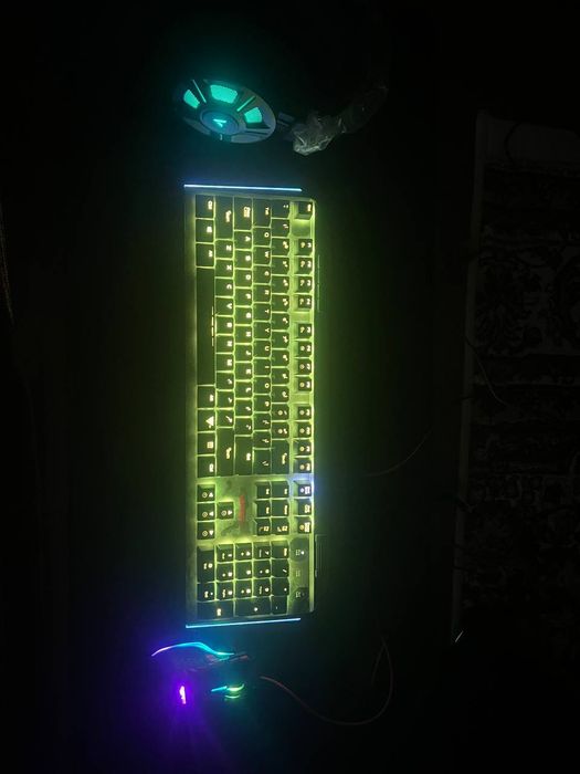 Kilavyatura mishka naushnik 3tasibirda sotaman holayi yangi