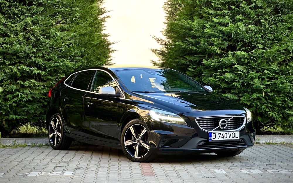 Volvo V40~ Automat~ HarmanKardon ~Panoramic~ FullLed~Parkpilot~Keyless