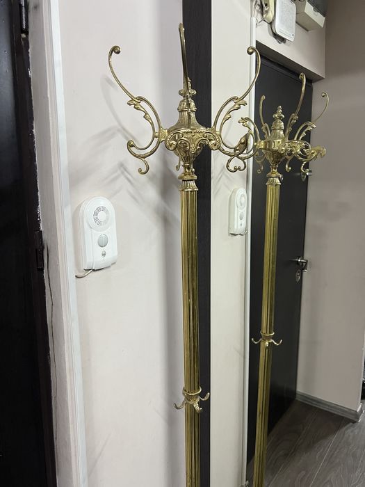 2 cuiere de bronz , unul simplu unul cu onix