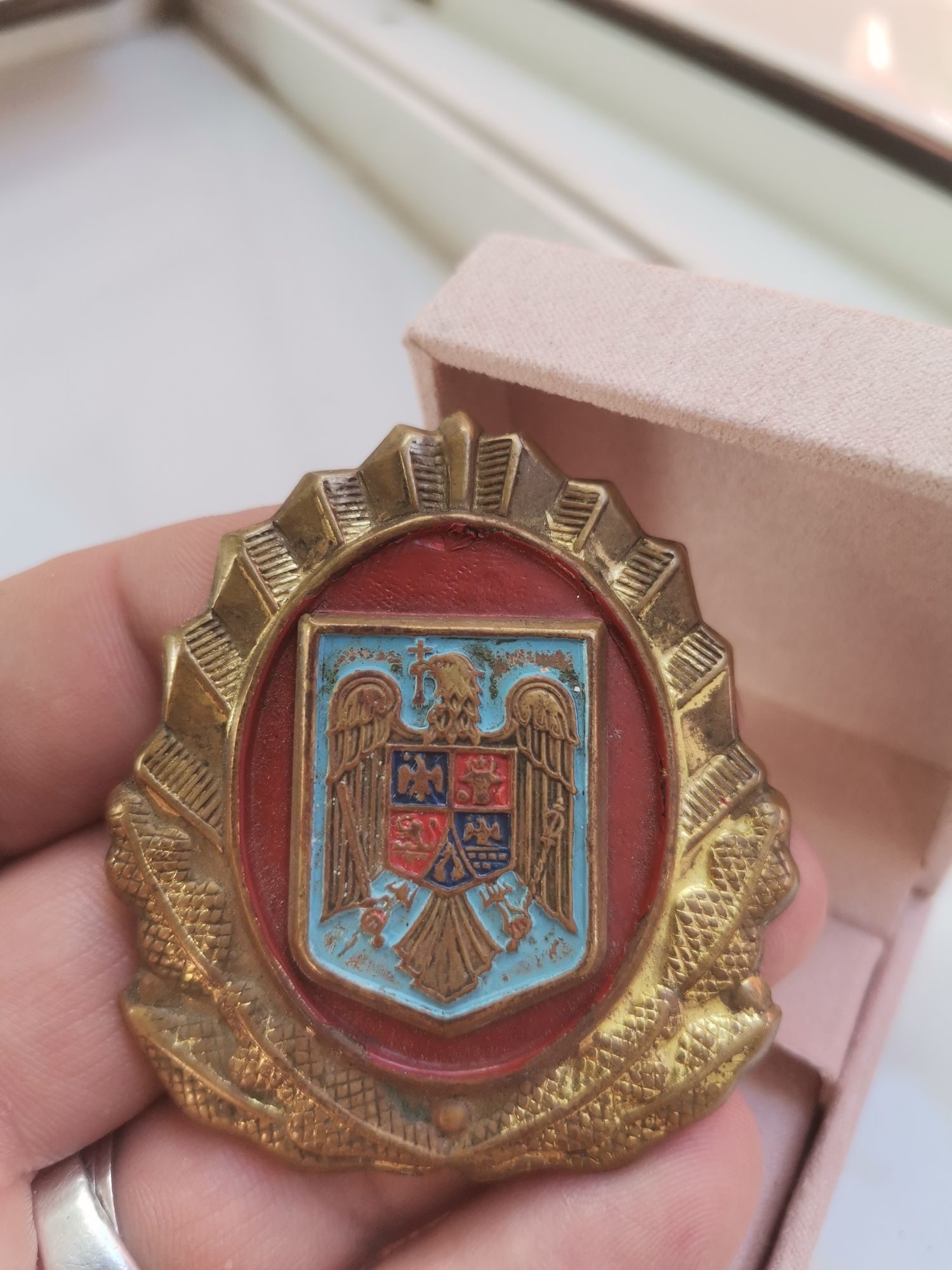 Insigna rara de ofiter stare buna